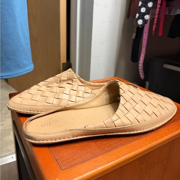 Vince Women’s Tan Freeman Woven Mule Flats. Size: 10US - Picture 3 of 4